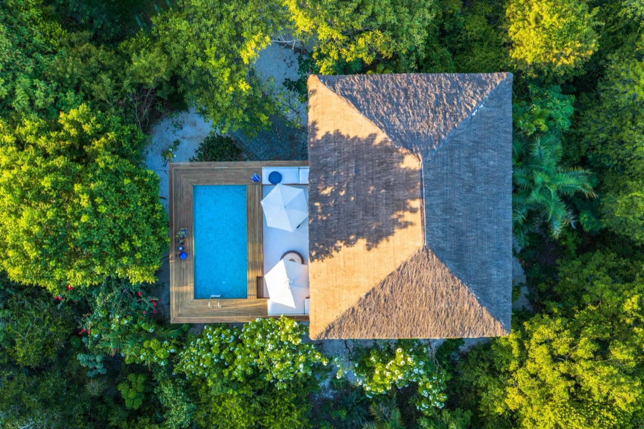 Vista aérea da Casa Tortuga e da piscina privativa