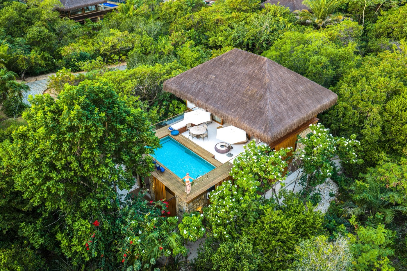 Piscina com vista para a mata na Casa Tortuga